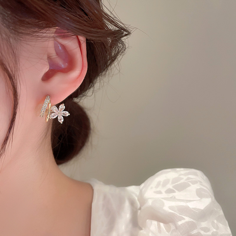 1 Pair Fashion Bow Knot Metal Inlay Zircon Women's Ear Studs display picture 19
