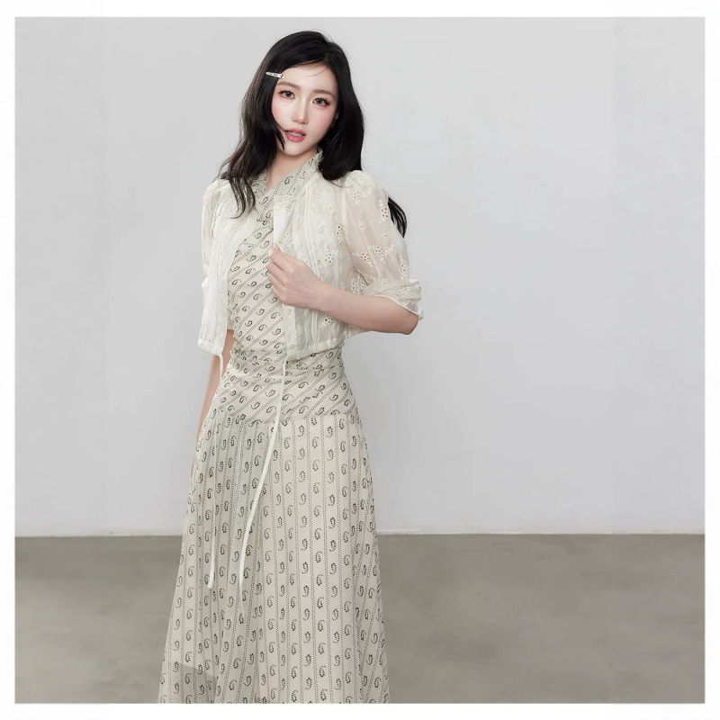 Yuzhi Beige Printed Georgette Dress, New Summer Style, High-Waisted, Slimming, Drapey, Flowing Long Dress Yuzhi Beige Printed Georgette Dress, New Summer Style, High-Waisted, Slimming, Drapey, Flowing Long Dress