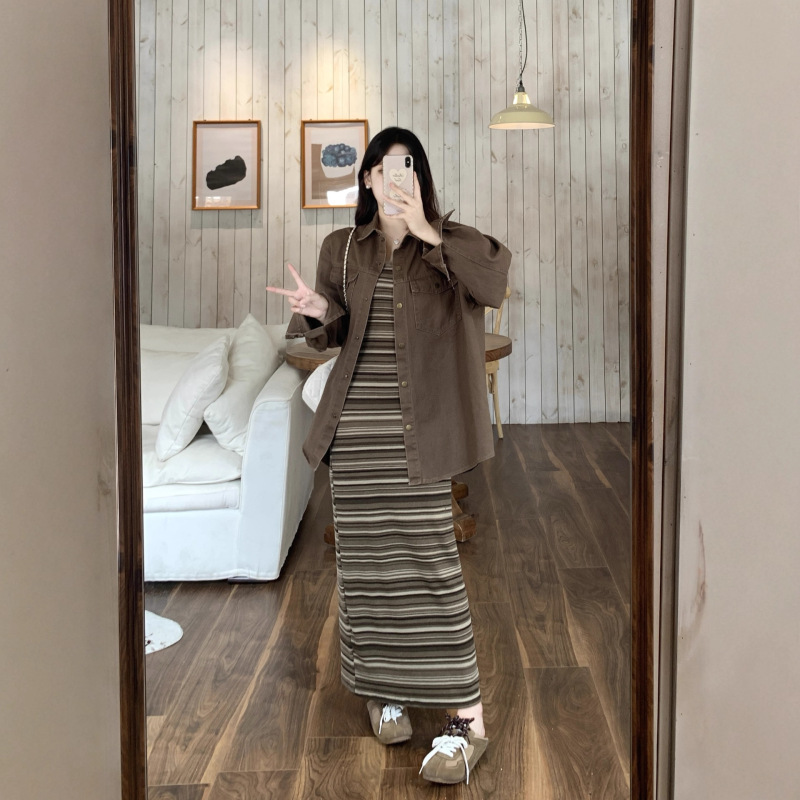 大码时尚套装女秋季新款咖色牛仔外套+修身条纹吊带连衣裙两件套|undefined