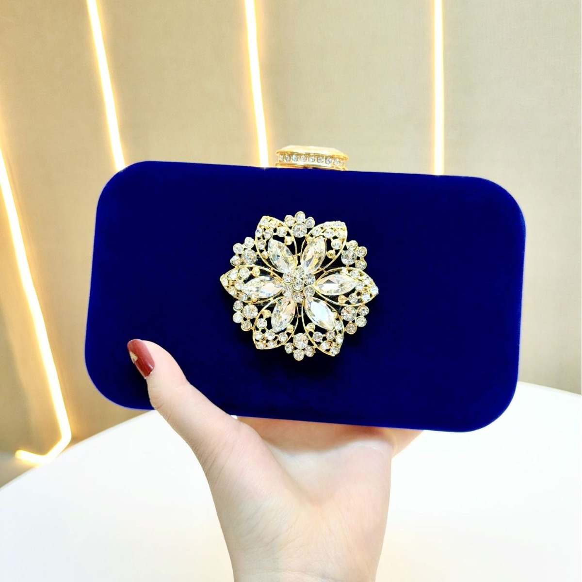 New Cross-border Evening Gown Handbag with Diamond-embellished Fur Croissant Bag, Noble Lady Matchable with Qipao Evening Bag, Women's Hand-held Crossbody Bag