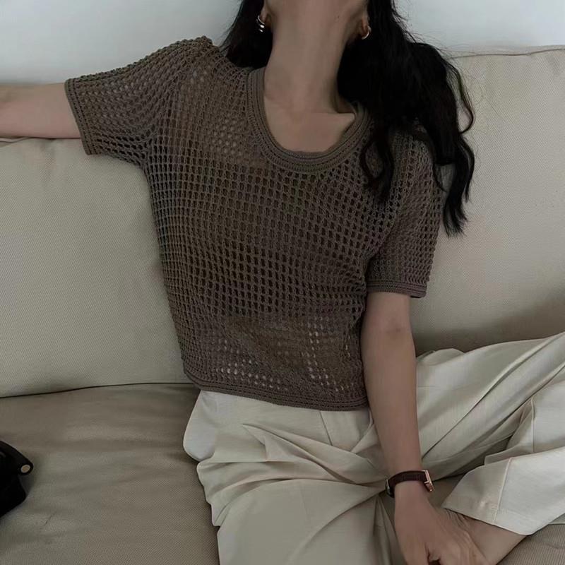 Camisa de manga corta hueca, estilo fino de verano para mujer, sentido de diseño, blusa holgada y elegante de nicho
