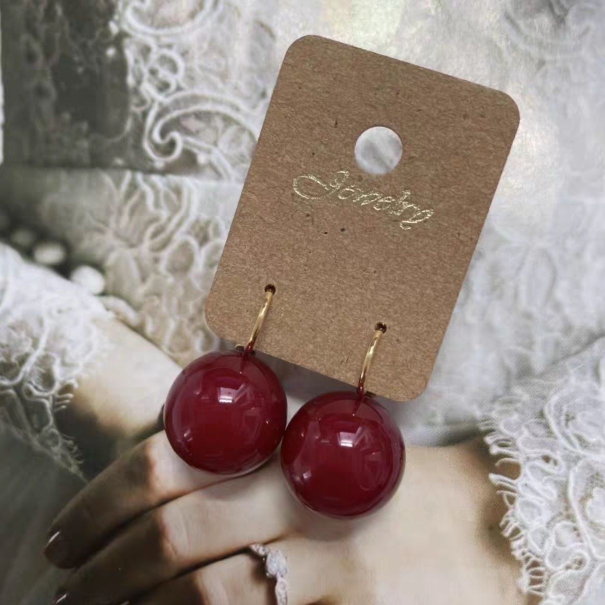 [Retro puerto de aretes] aretes de aretes rojos importados de Corea del Sur, aretes de perlas de 16 mm.