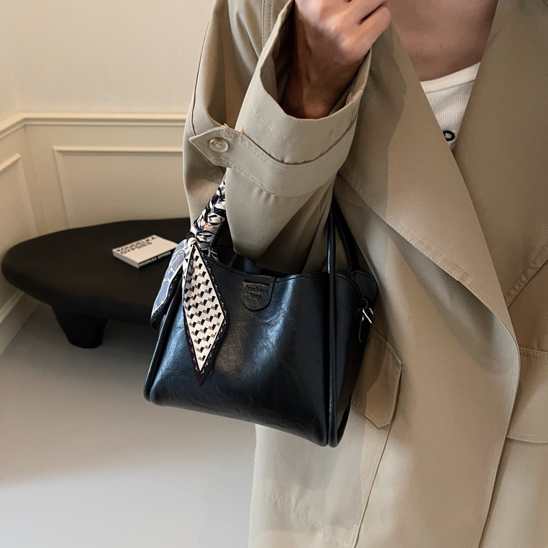 Cestas de verduras portátiles de moda simple 2024 nueva bolsa de mujer estilo extranjero versátil bolso de cubo de alta calidad nicho mochila