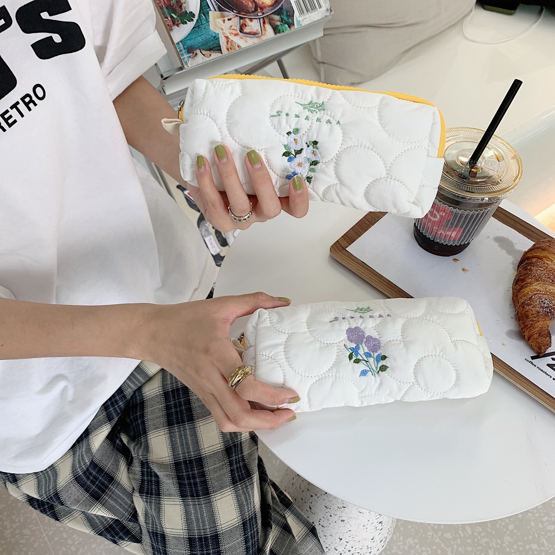 25172 Korean-style large-capacity pen case, InS-style embroidered flower, simple canvas bag for female students, pencil and stationery bag undefined