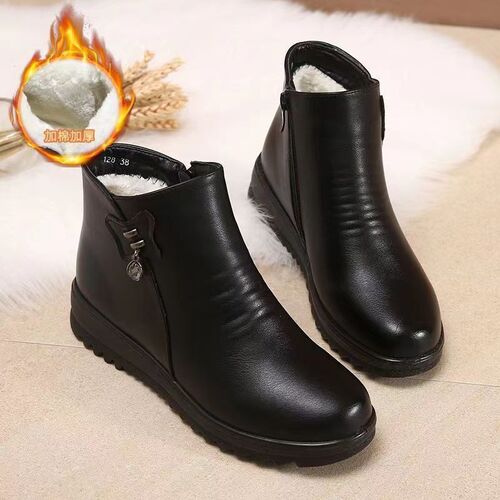 Winter Fleece-Lined Slip-On Cotton Shoes: Warm, Non-Slip, Thickened Cotton Shoes for Moms & Elderly—Featuring a Flat, Anti-Slip Sole for Grandma-Style Comfort