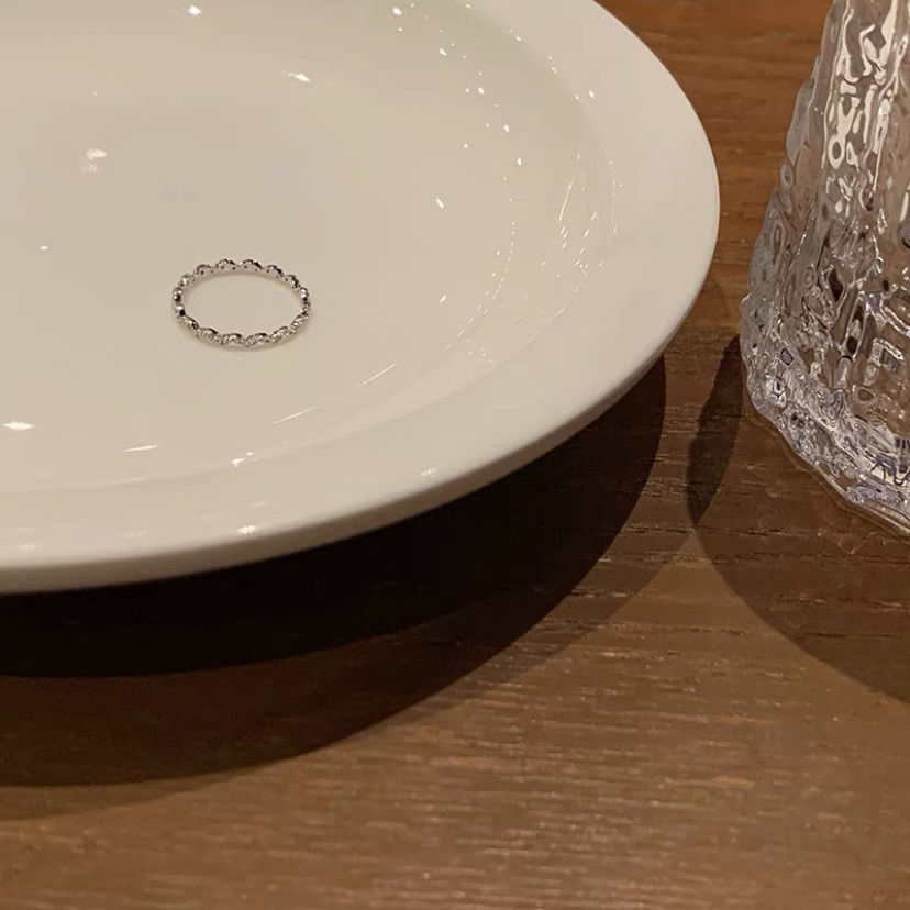 Wave pattern ring single