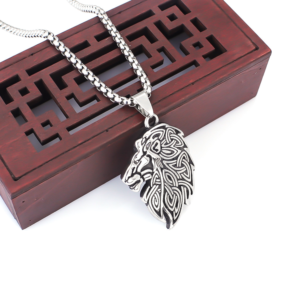 Lion+steel chain