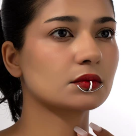 戒指;唇饰;鼻饰