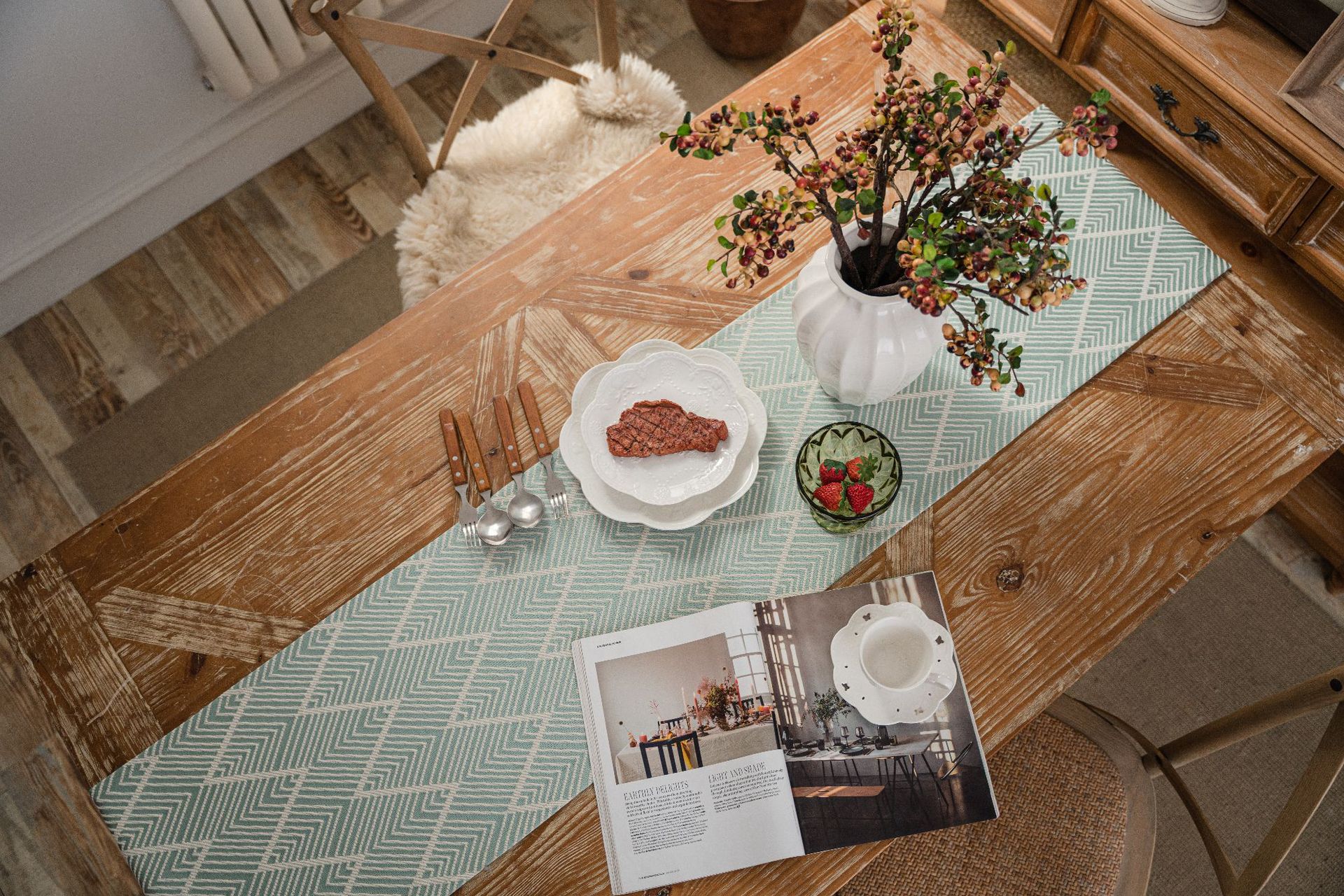 绿波浪四个白流苏