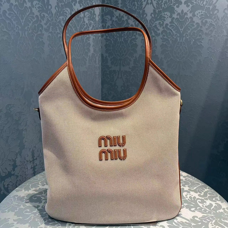 Liu Haocun and Zhang Yuanying's Same Style Miu Miu Tote Bag, Large Capacity Shopping Bag, Fashionable Canvas Underarm Bag for Women Liu Haocun and Zhang Yuanying's Same Style Miu Miu Tote Bag, Large Capacity Shopping Bag, Fashionable Canvas Underarm Bag for Women