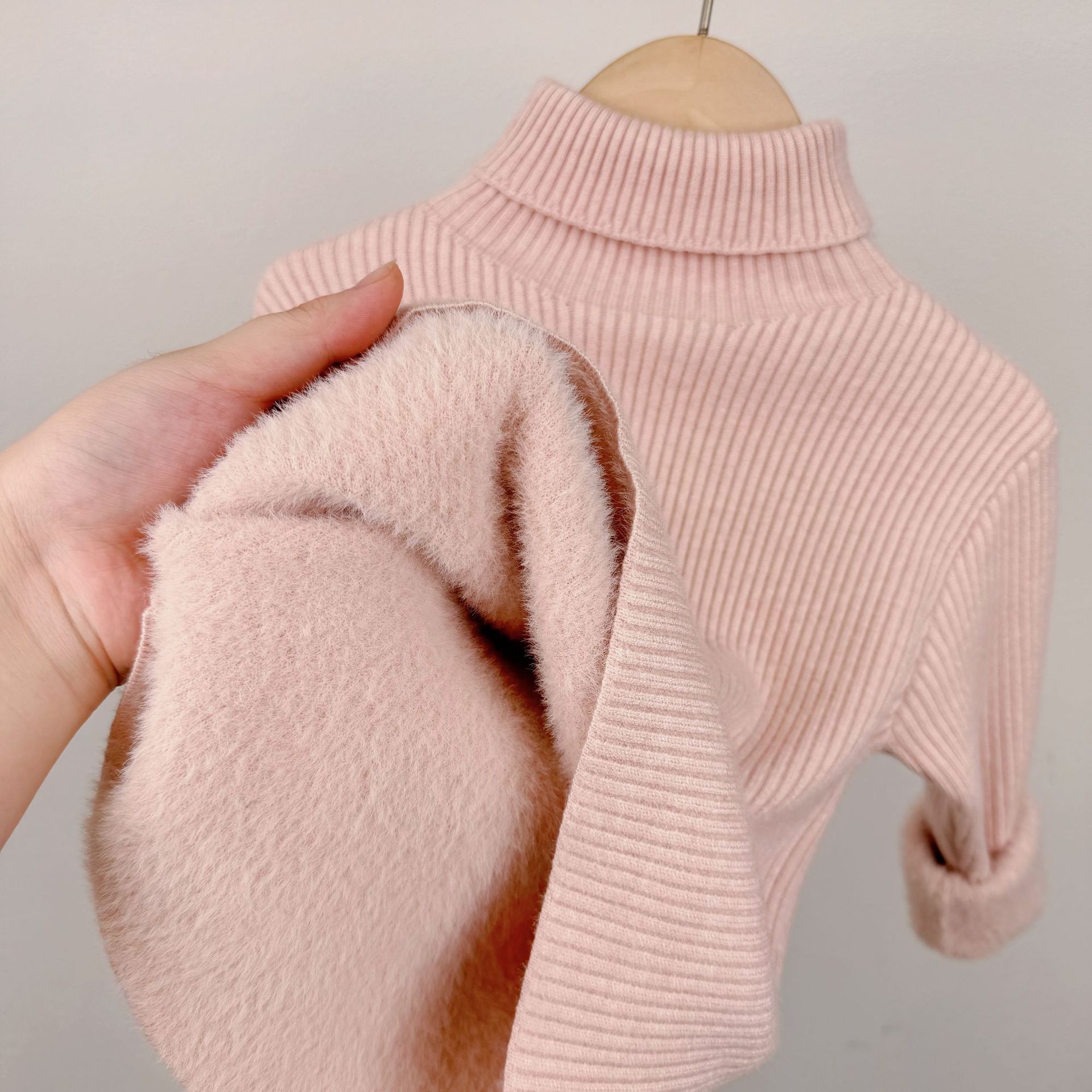 Suéter de invierno y otoño universal para niños engrosado en una camiseta de lana caliente para bebés de punto de fondo elástico de cuello alto para hombres y mujeres