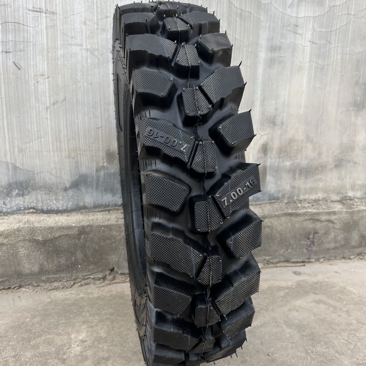 Encrypted herrable tire 600 650 700 750 825-16 tractor tricycle four unlike mountain cross-country