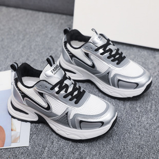�羳���l�W�t�����yɫ�ϵ�ЬŮ�W��ٴ�2025�¿��������e�\��Ь