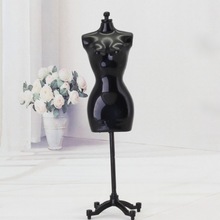 ��������չʾ���b�OӋ֧��̨С��ģ��������̨�Q�b�Ƀ����˺�ɫŮ