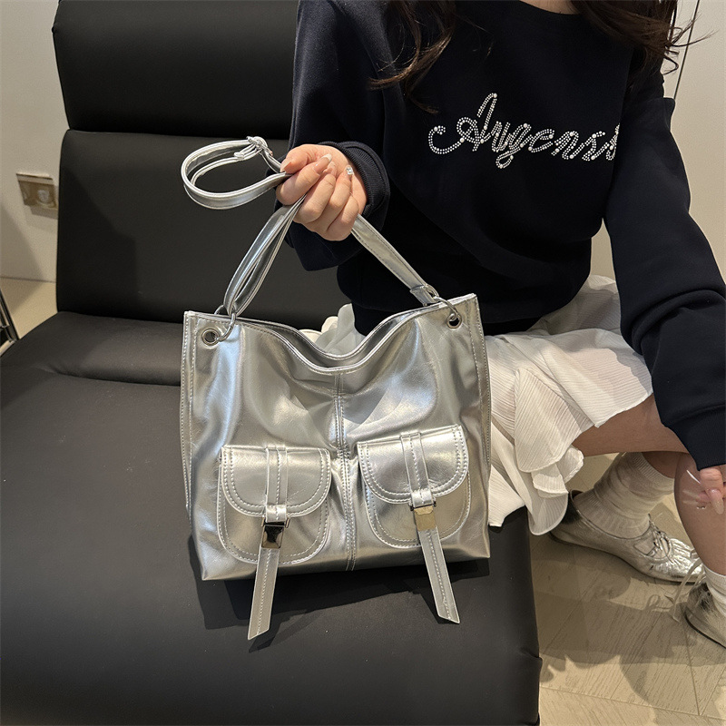 Fashionable Large Capacity Women's Motorcycle Shoulder Bag_voghion.com