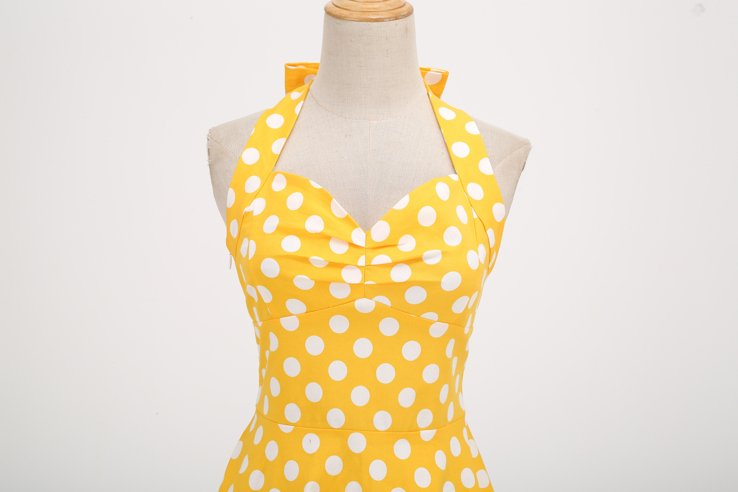 Robe vintage style Hepburn, taille haute cintrée, imprimée, col halter, dos nu, jupe ample_voghion.com