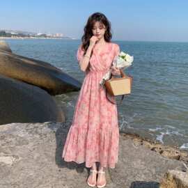 粉色法式温柔风晕染碎花连衣裙女2026夏季V领泡泡袖海边度假长裙