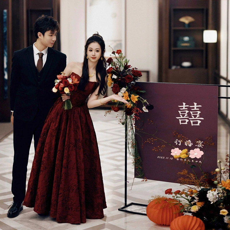 Тост для невесты высокого уровня чувство 2025 новый летний винно-красный помолвка платье женское, легкое и роскошное нишу