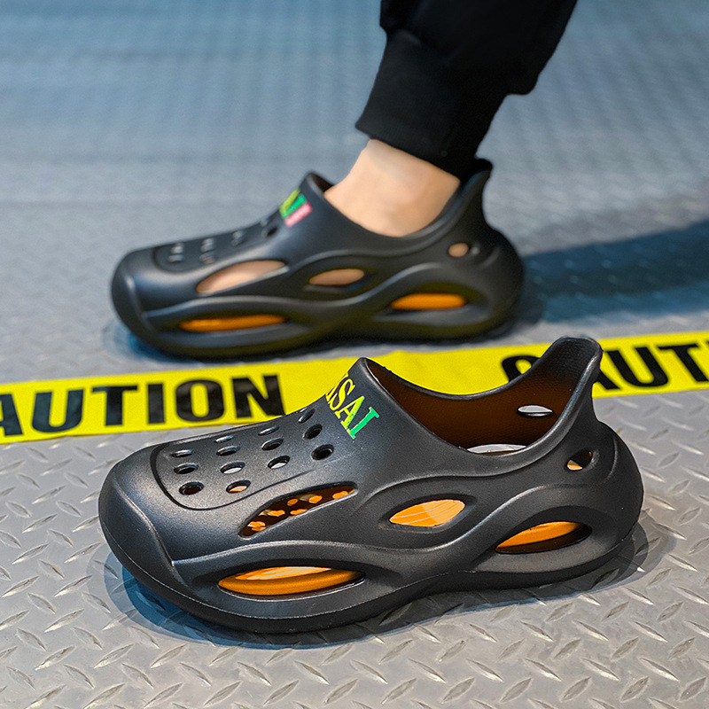 Pareja de zapatos con agujeros verano nuevo estilo para hombres y mujeres con el mismo estilo, sandalias Baotou, transpirables y antideslizantes, zapatos de playa de doble uso para conducir