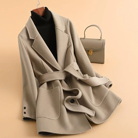 女式毛呢外套;女式皮衣;皮草