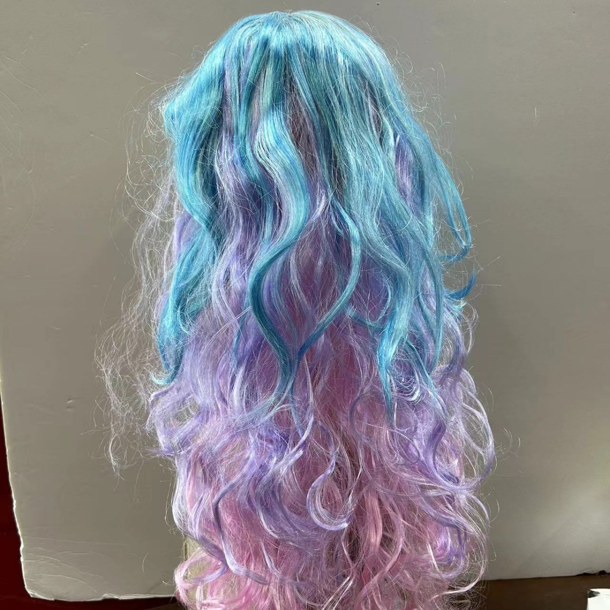 Transfronterizo al por mayor colorido rizos largos ondas de alta temperatura rizos de seda europea, americana, brasileña, africana peluca