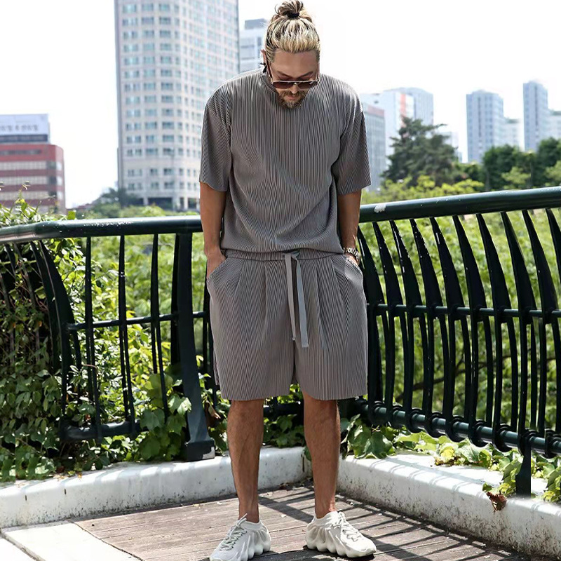 2022 estación independiente de verano europeo y americano rayas verticales de los hombres traje suelto pantalones cortos de manga corta de color sólido traje deportivo casual