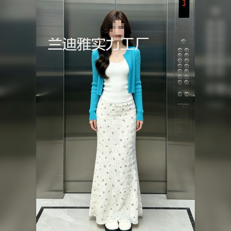 Gentle Style, Super Stylish Cardigan, Camisole, and Skirt Three-Piece Set for a Youthful Look, Complete Outfit for Summer 2026 Gentle Style, Super Stylish Cardigan, Camisole, and Skirt Three-Piece Set for a Youthful Look, Complete Outfit for Summer 2026