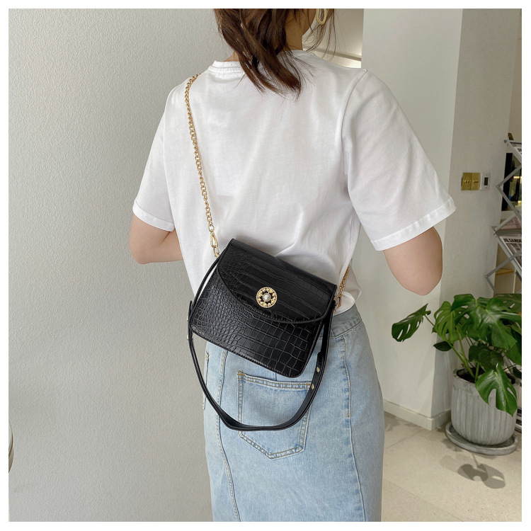 New Small Bag Women's 2021 Spring New Korean Style Retro Simple Shoulder Bag Crocodile Pattern Chain Messenger Bag display picture 9