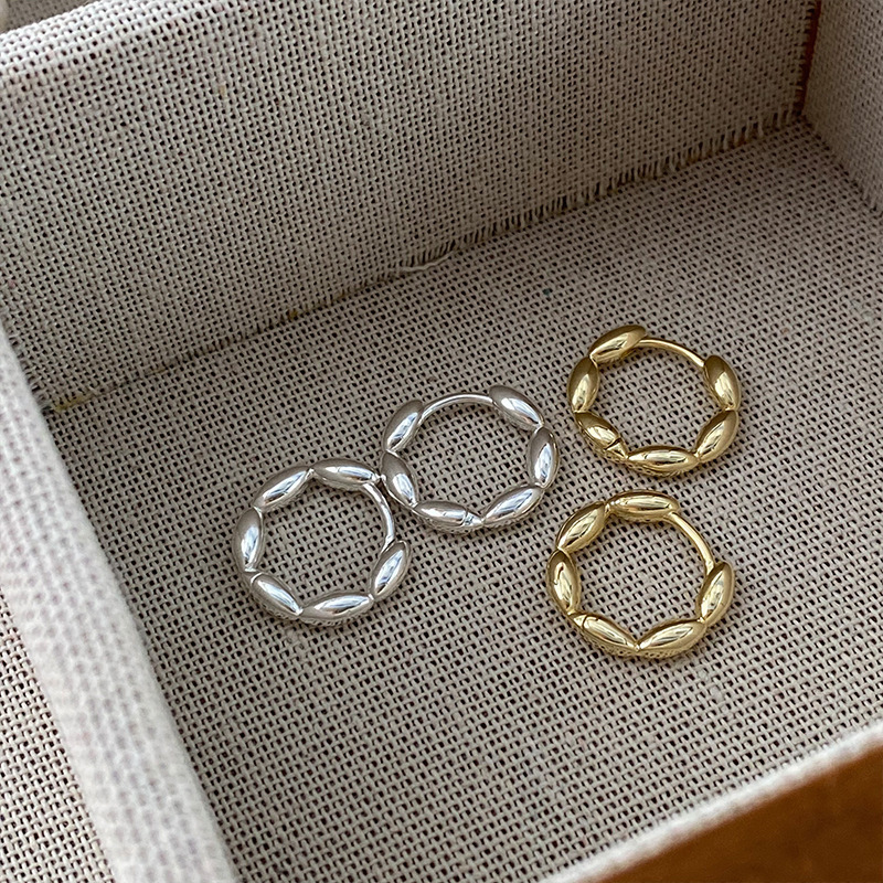 Simple rice grain grain ring silver earrings female niche design fashion personality temperament Joker earrings cold wind Simple rice grain grain ring silver earrings female niche design fashion personality temperament Joker earrings cold wind