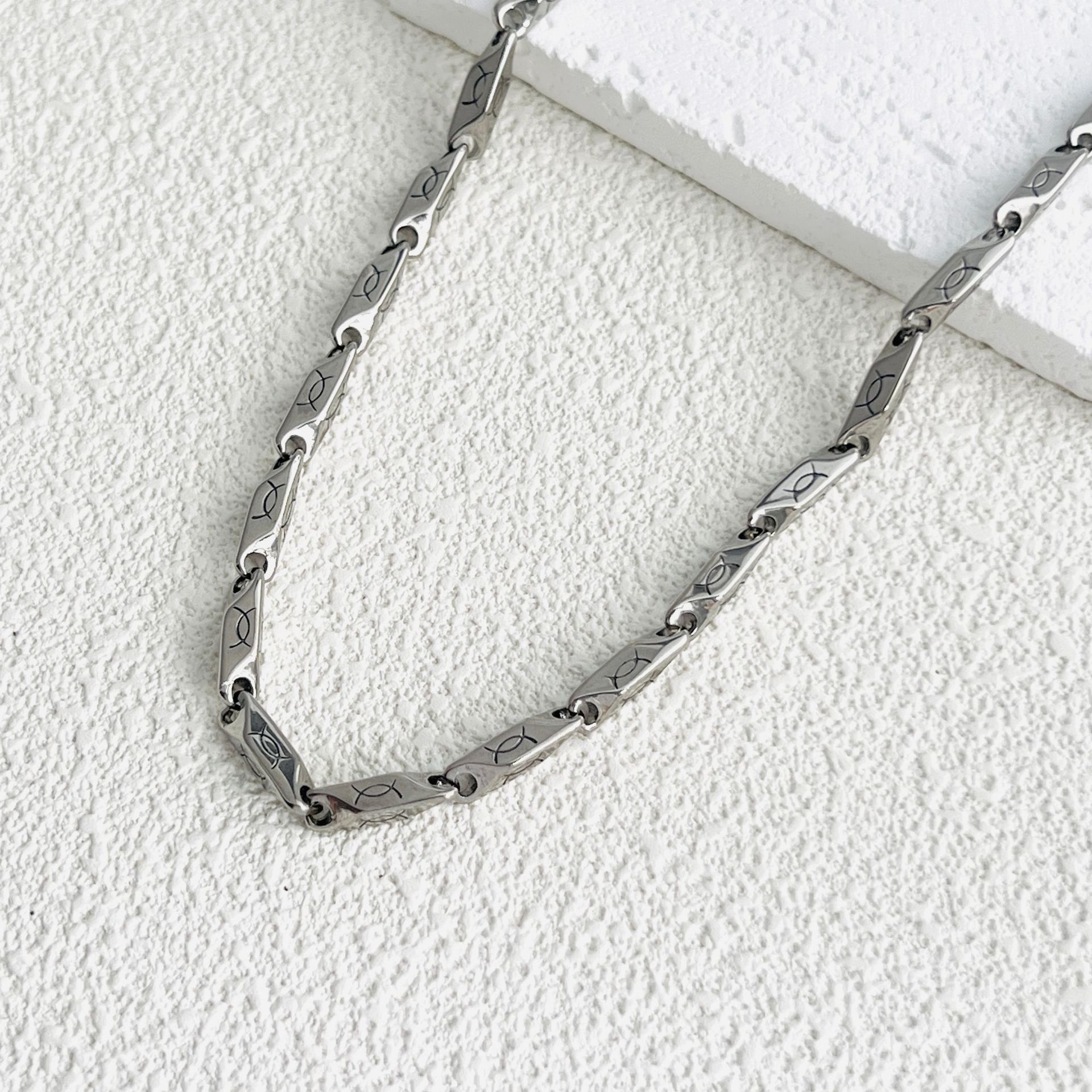 Minimalist High-End Necklace Hip-Hop Collarbone Men's Light Luxury Niche Design Titanium Steel Sweater Chain Choker_voghion.com