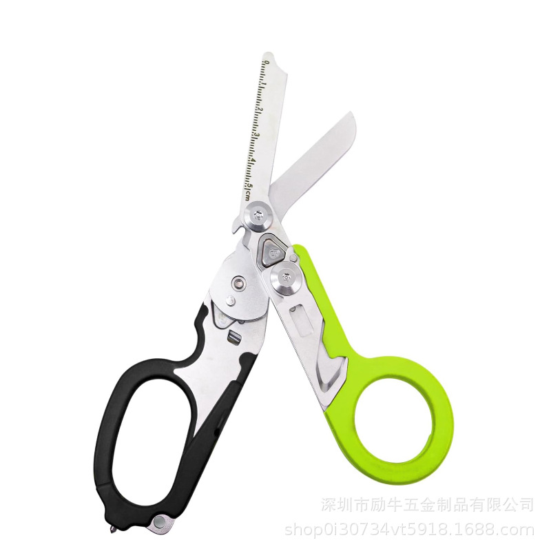 검정색과 녹색 가위 + 조정 렌치