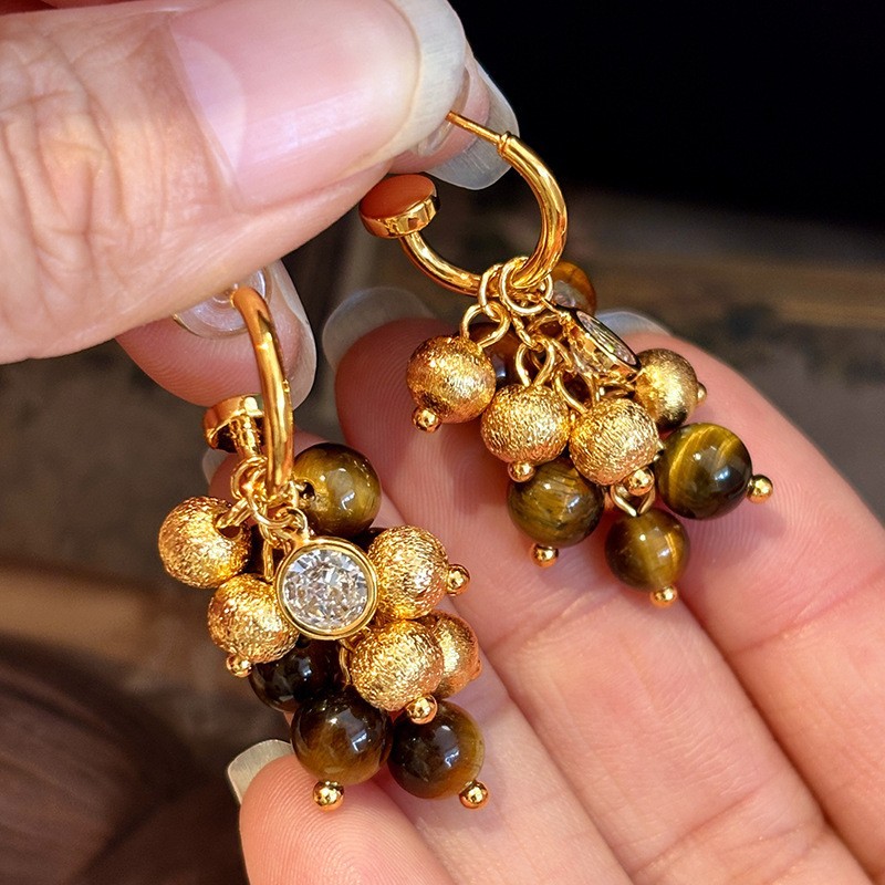 Pendientes de ojo de tigre artificial de color café Maillard con aguja de plata Pendientes simples y de moda de todo fósforo Pendientes ligeros de lujo de alta gama