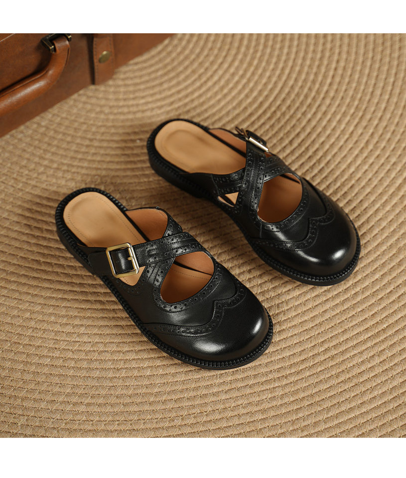 Dép sandal nữ da bò mũi trùm đế bằng, quai chéo chạm trổ cổ điển — đen chi tiết 16