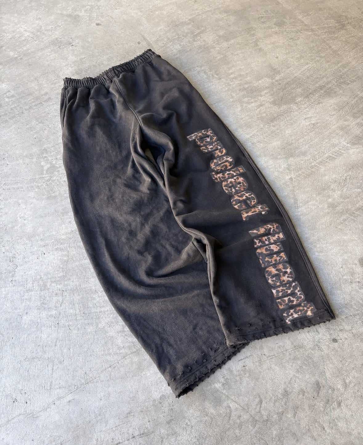 2026 Europe And The United States New Viral Trends Fashion Retro Versatile Casual Trousers Men And Women Street Leopard Print Loose Sweatpants_viptrois.com