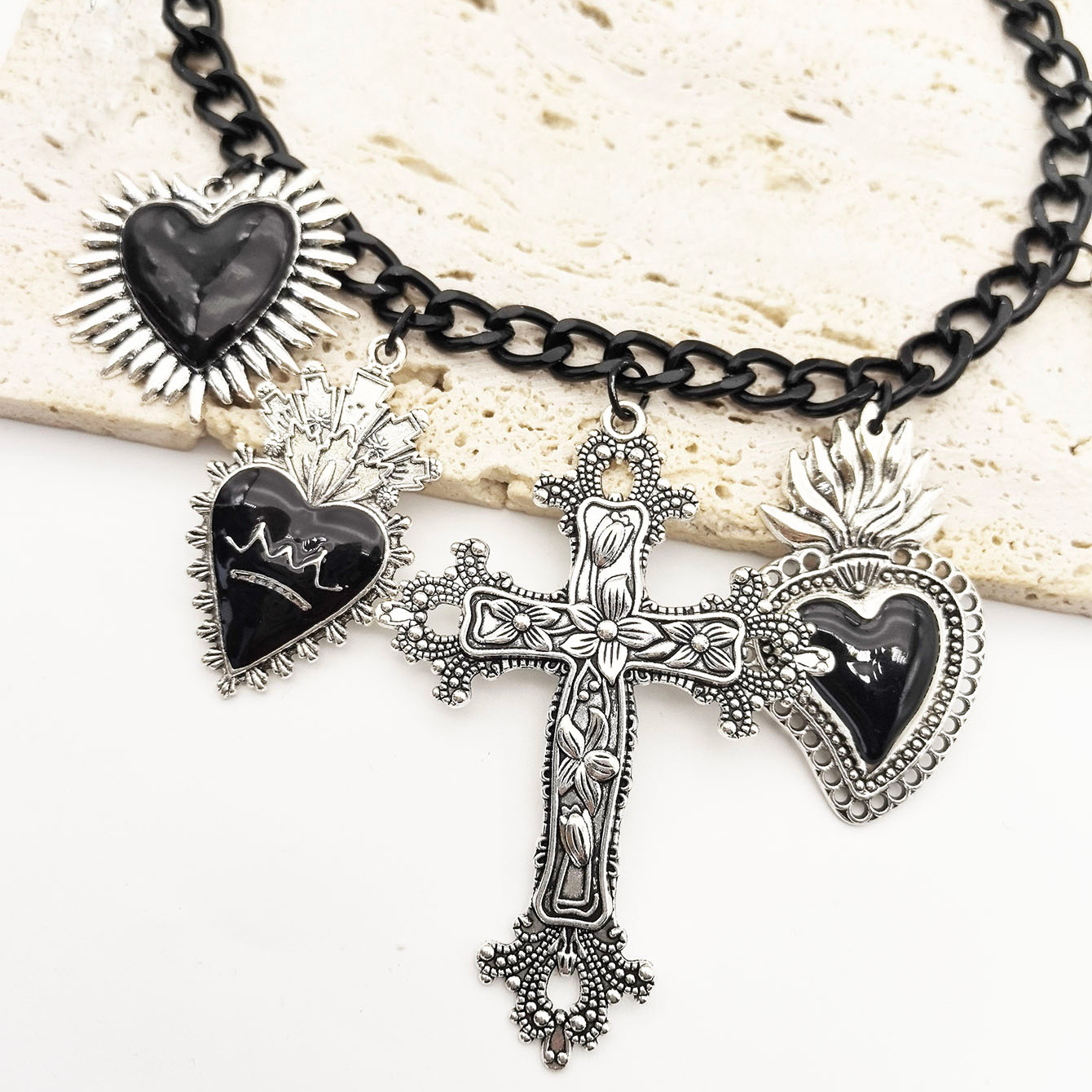 Zinc Alloy Chain Material Vintage Style Cross Heart Shape Zinc Alloy Chain-free Choker Wholesale
