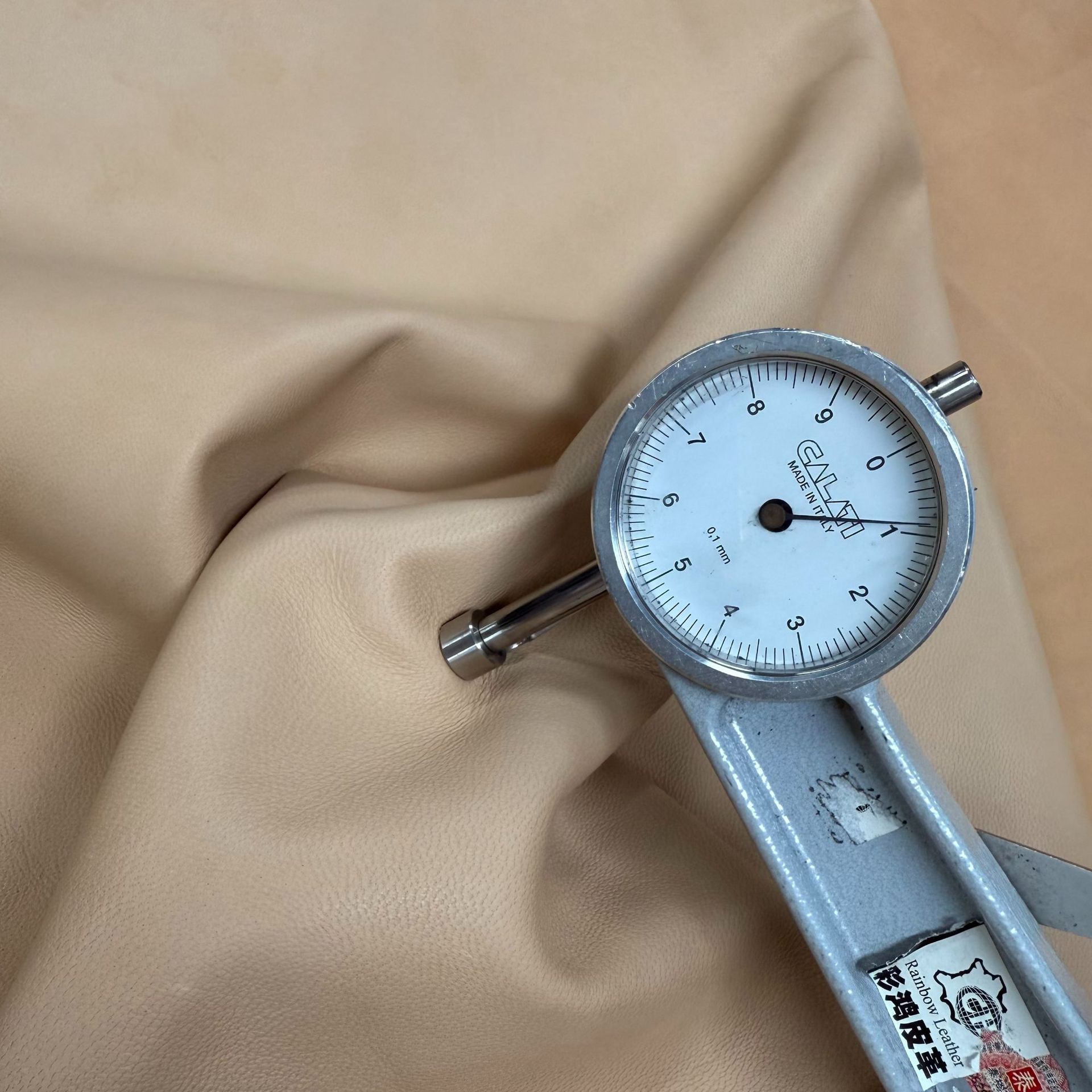 0.8MM纯水染羊皮大量现货头层服装鞋包羊皮面料