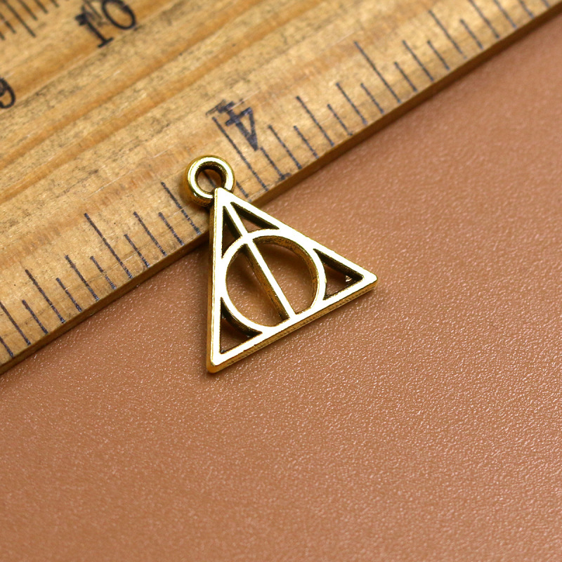 European and American Best-Selling Movie Peripherals Harry Potter Simple Triangular Pendant Deathly Hallows Necklace Alloy Pendant European and American Best-Selling Movie Peripherals Harry Potter Simple Triangular Pendant Deathly Hallows Necklace Alloy Pendant