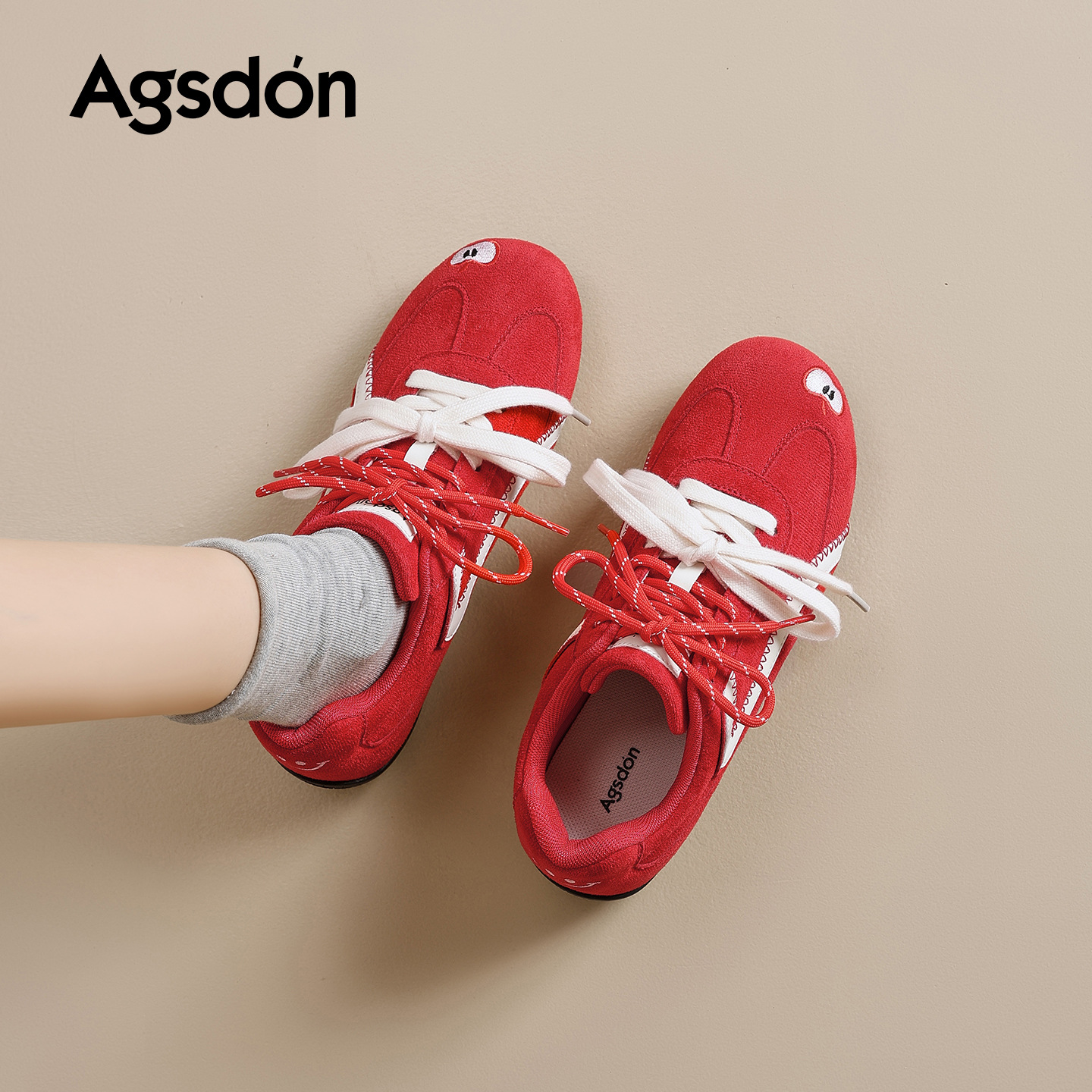 Año Nuevo Auge Shi Deng rojo zapatos de entrenamiento para mujeres 2026 nuevas zapatillas deportivas casuales de suela gruesa de primavera zapatos Kanban