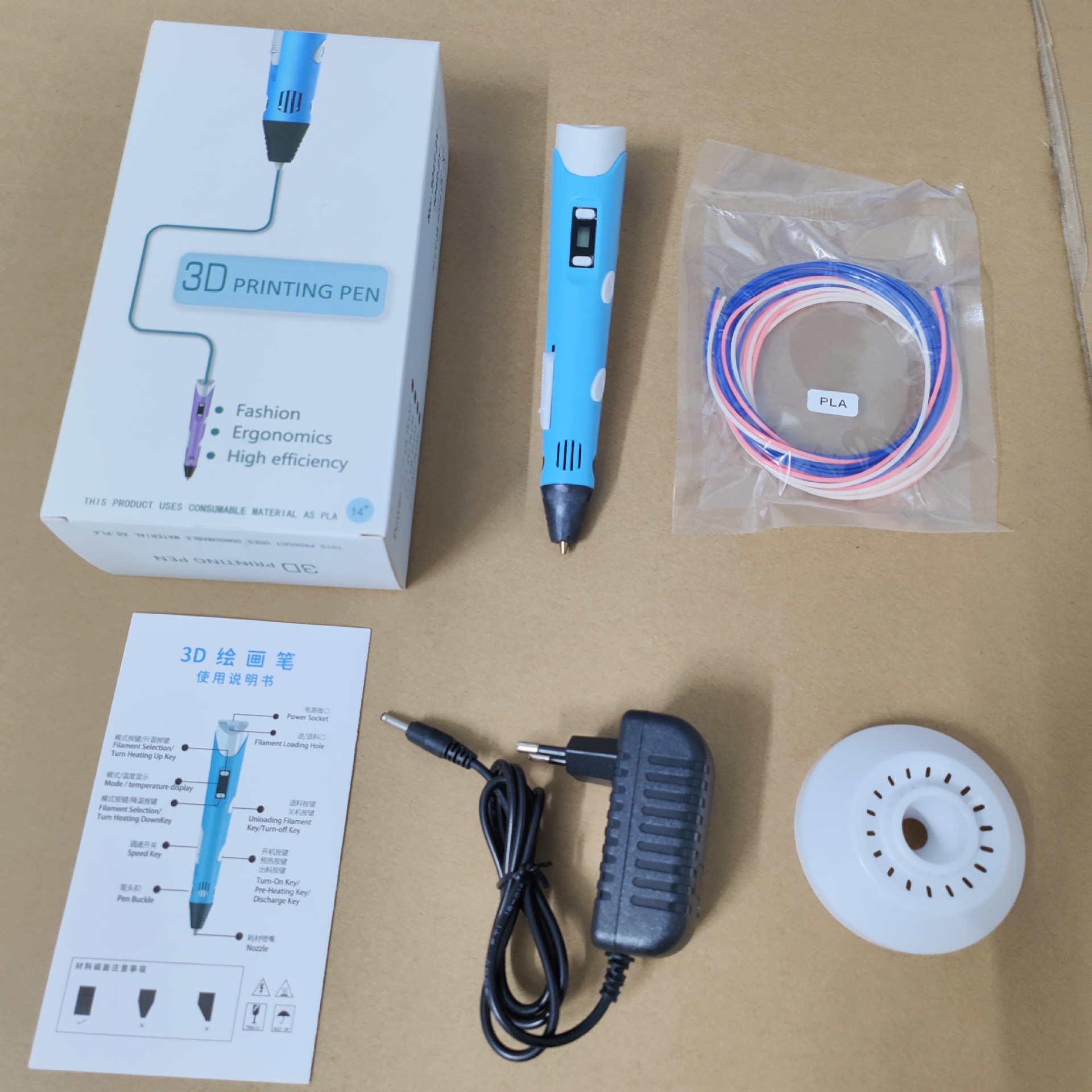 작은 흰색 상자에는 영국 표준 플러그가 함께 제공됩니다.