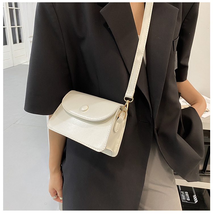 Korean New Fashionable Messenger One-shoulder Small Square Bag Wholesale Nihaojewelry display picture 16