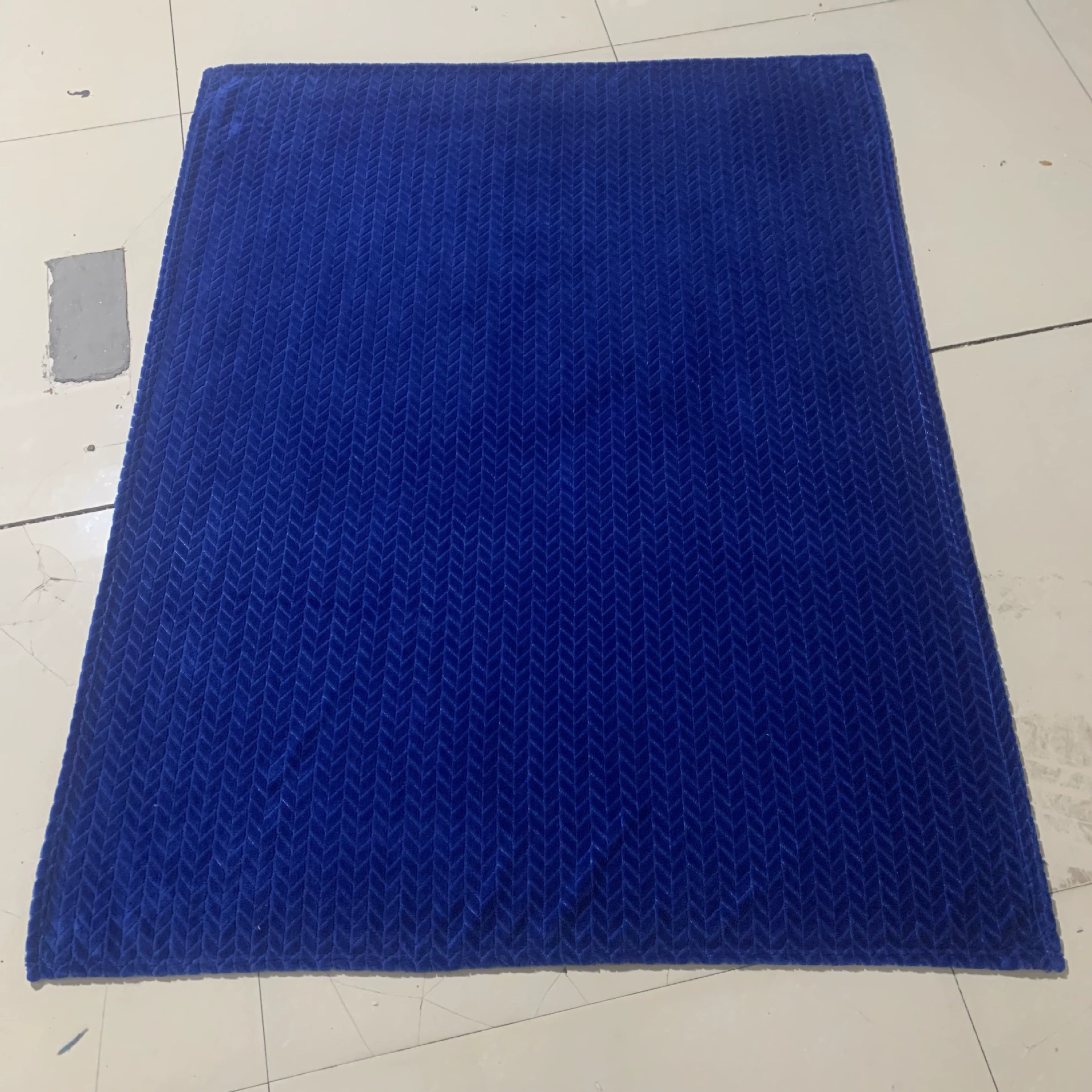 Прямые поставки с фабрики, однотонное фланелевое одеяло, пшеничное бархатное маленькое одеяло, одеяло для офиса, одеяло для обеденного перерыва