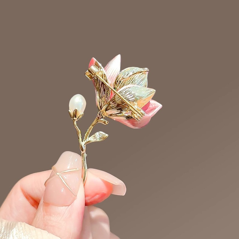 Broche Hanfu élégante et raffinée de style chinois vintage, ornée d'une fleur de magnolia, accessoire tendance._voghion.com