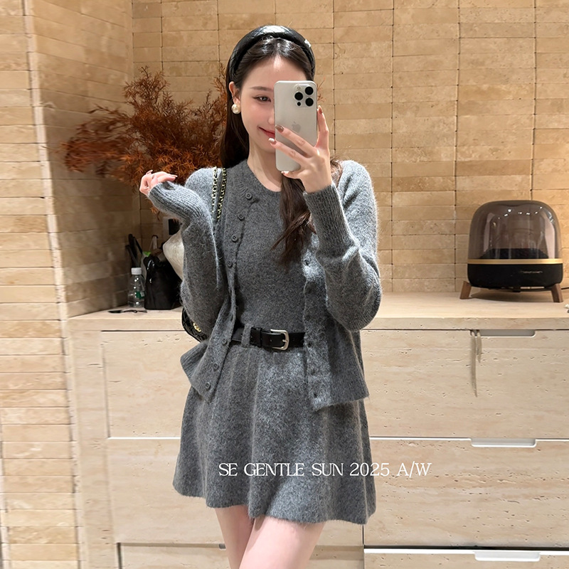 秀熙熙2025冬季白标兔毛针织外套+高腰百褶连衣短裙两件套装25553