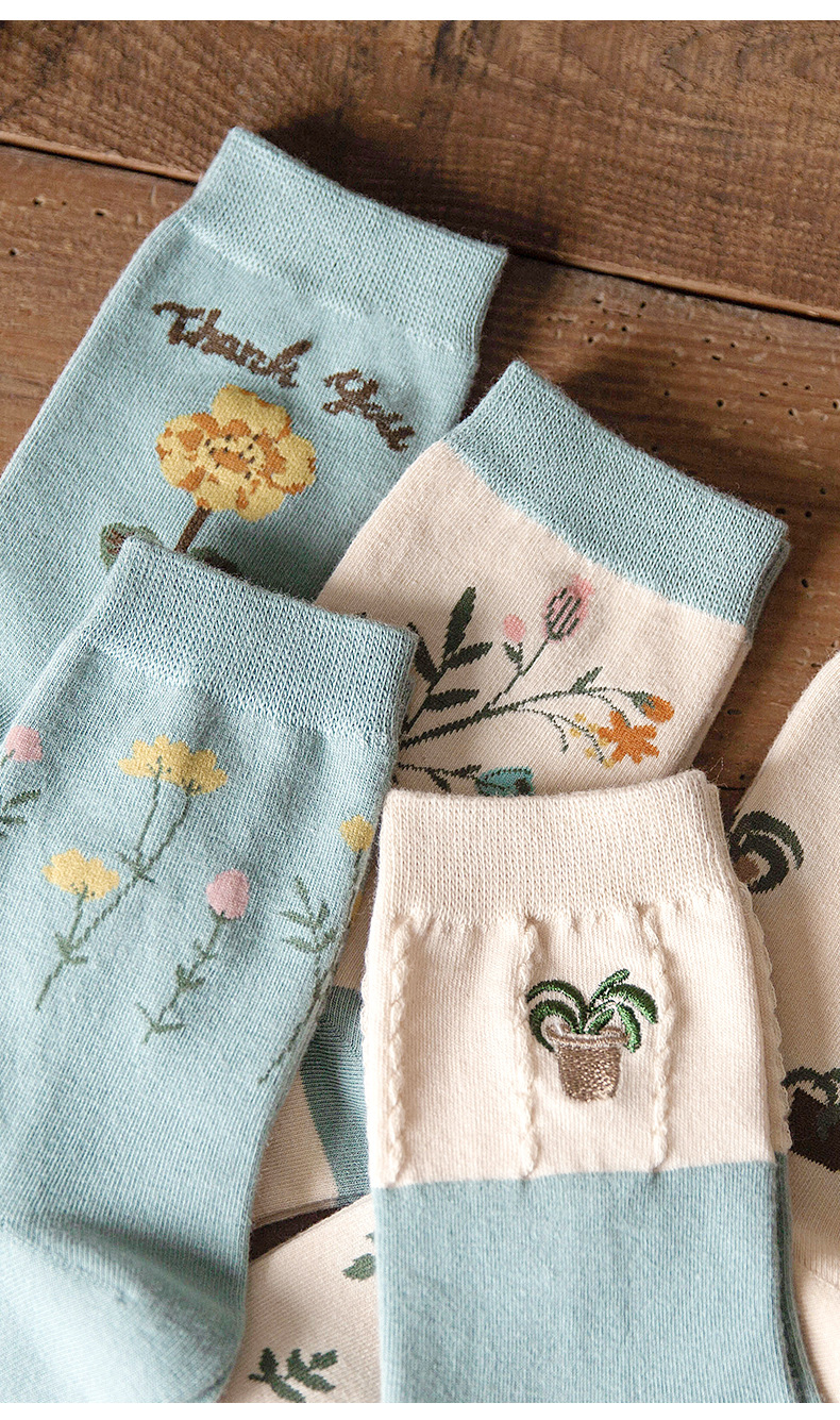 Korean Style Plant Embroidery Pure Cotton Medium Tube Socks Wholesale Nihaojewelry display picture 1