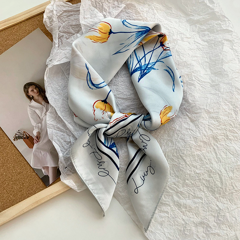 Bufanda de seda, bufanda cuadrada pequeña, sensación premium, nuevo estilo coreano, chal de seda de imitación dulce y fresco, bolso de flores, pañuelo en la cabeza, cinturón para el cabello