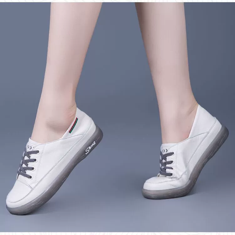Маленькие белые туфли сломанного размера со специальными встречными ручками и подошвой из говяжьего сухожилия, повседневные 2023 новые одношаговые женские туфли с мягкой подошвой, однослойные туфли для женщин