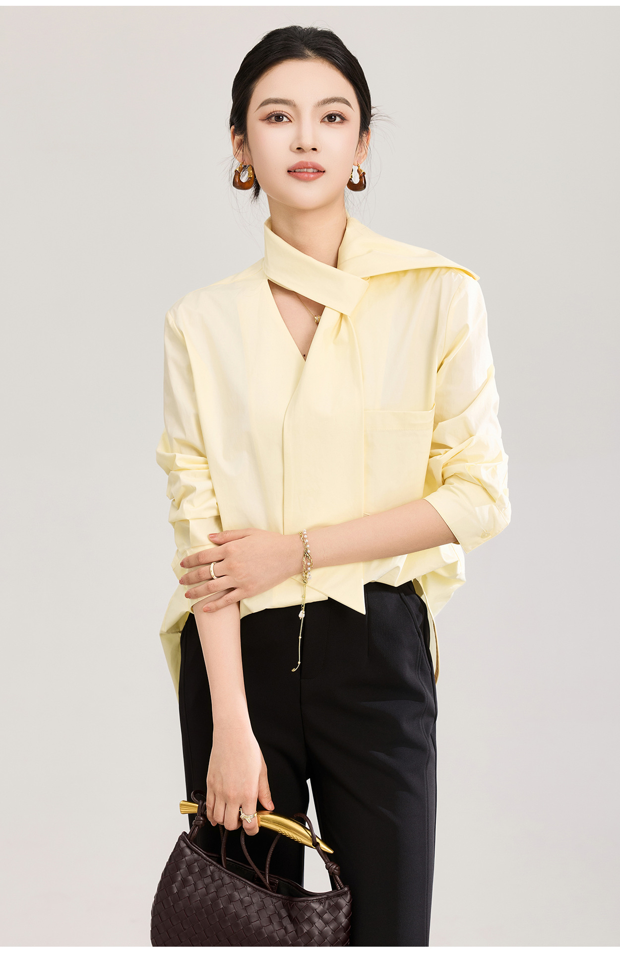 Áo sơ mi nữ dài tay cổ V phối dây rua, chất cotton mềm mại không nhăn — Vàng sữa chi tiết 2