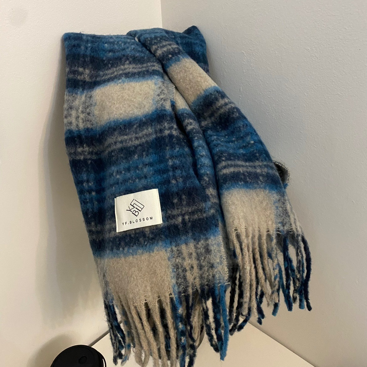 Écharpe pour femme en hiver 2024, nouvelle écharpe chaude épaisse à pompon à carreaux coréens haut de gamme, châle à double usage_voghion.com