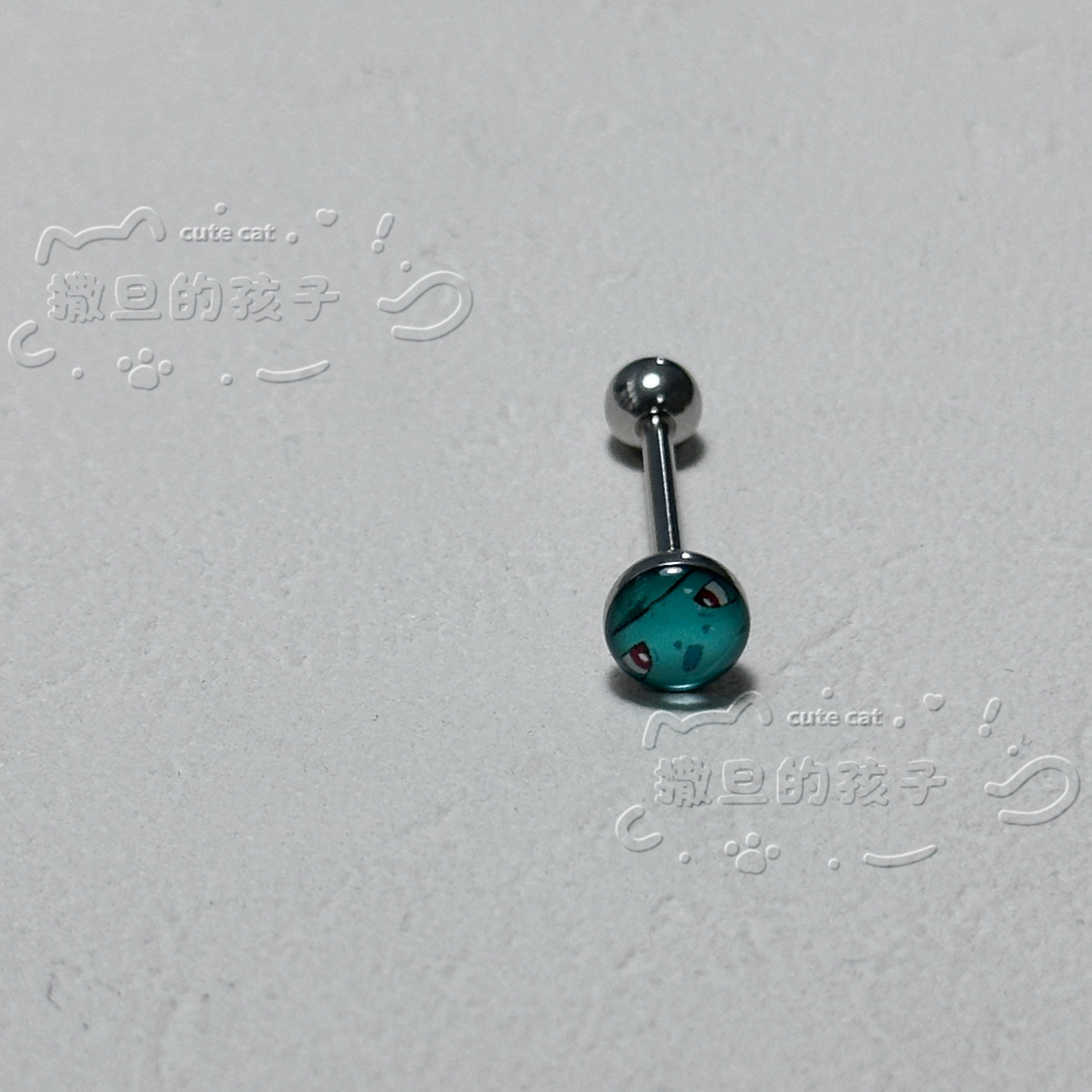 16G labret stud size and finish detail