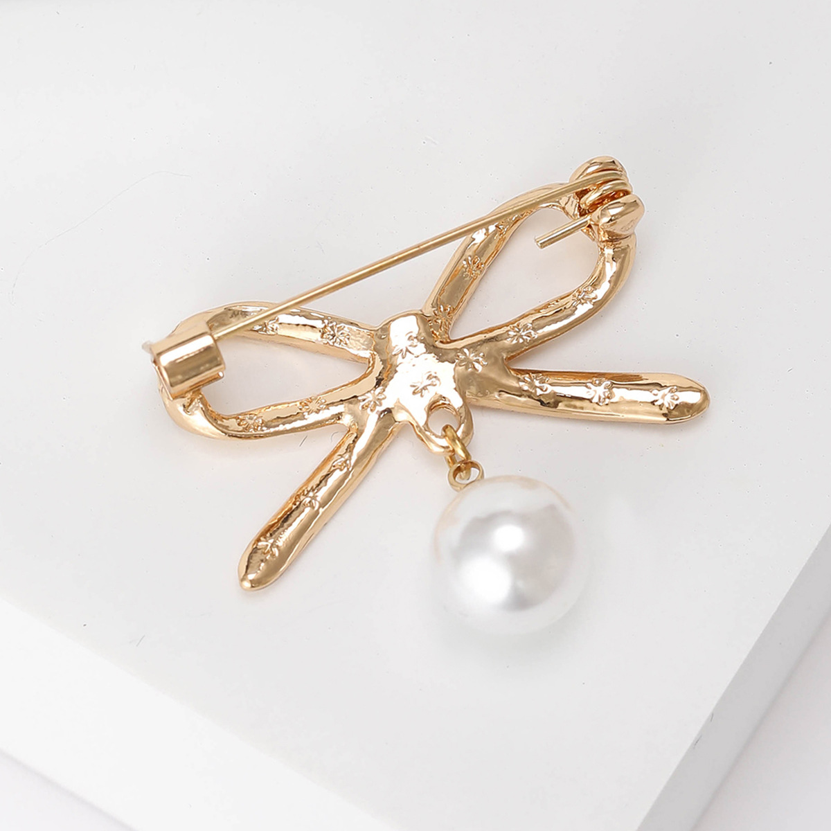 Elegant Simple Style Bow Knot Alloy Plating Inlay Artificial Pearls Women's Brooches display picture 4